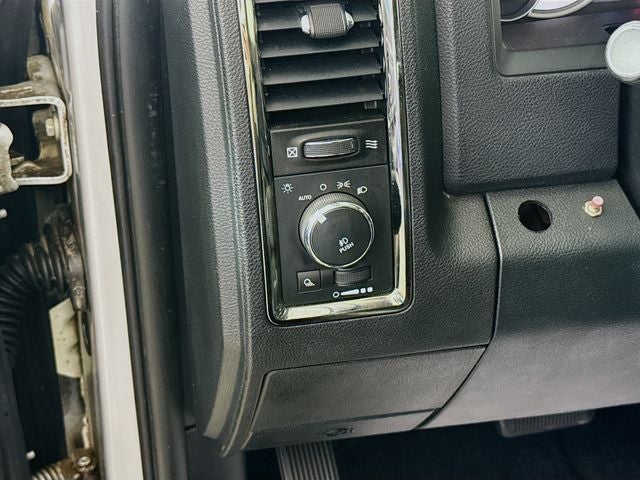 2015 RAM 1500 Sport w/ HEATED SEATS & WHEEL