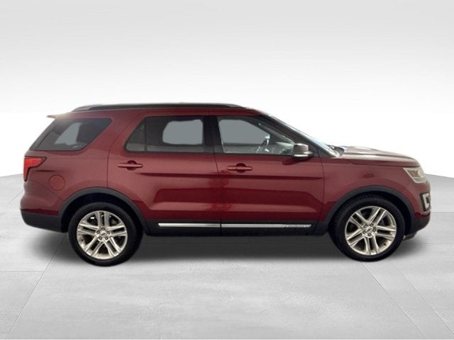 2017 Ford Explorer XLT w/ HEATED SEATS