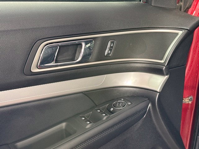 2017 Ford Explorer XLT w/ HEATED SEATS