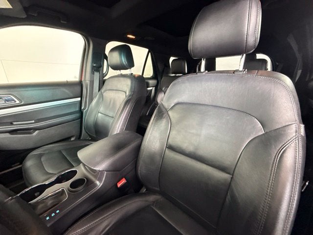 2017 Ford Explorer XLT w/ HEATED SEATS