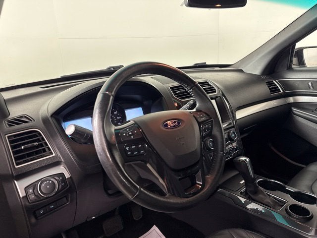 2017 Ford Explorer XLT w/ HEATED SEATS