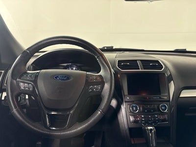 2017 Ford Explorer XLT w/ HEATED SEATS