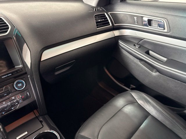 2017 Ford Explorer XLT w/ HEATED SEATS