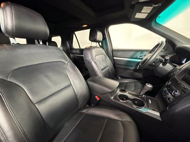 2017 Ford Explorer XLT w/ HEATED SEATS