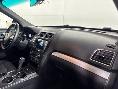 2017 Ford Explorer XLT w/ HEATED SEATS