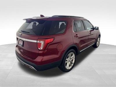 2017 Ford Explorer XLT w/ HEATED SEATS