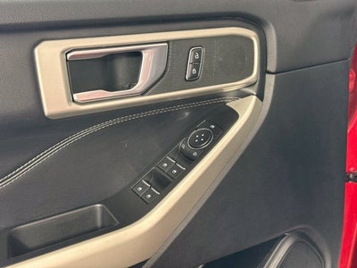 2021 Ford Explorer XLT w/ CAPTAIN CHAIRS