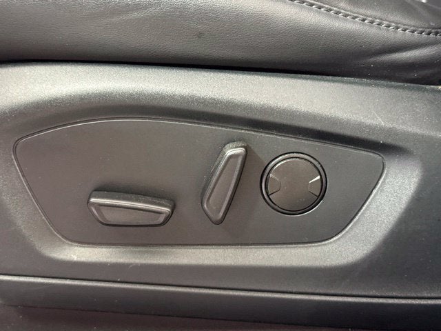 2021 Ford Explorer XLT w/ CAPTAIN CHAIRS