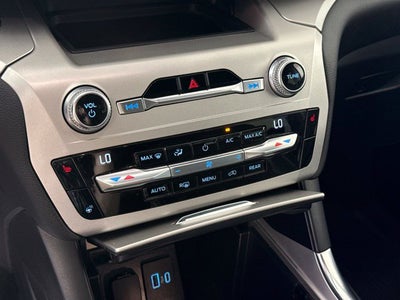 2021 Ford Explorer XLT w/ CAPTAIN CHAIRS