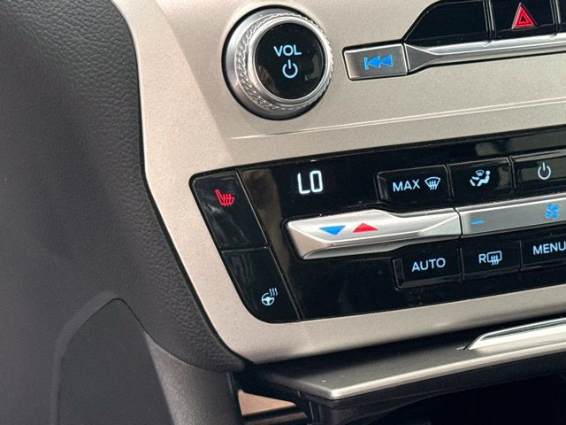 2021 Ford Explorer XLT w/ CAPTAIN CHAIRS
