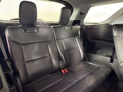 2021 Ford Explorer XLT w/ CAPTAIN CHAIRS