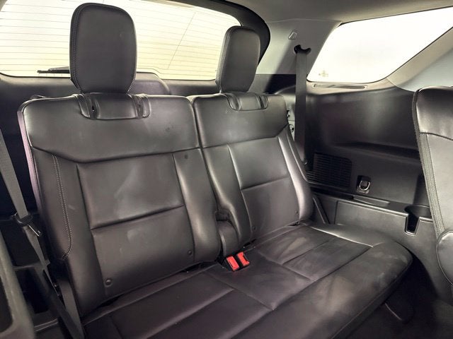 2021 Ford Explorer XLT w/ CAPTAIN CHAIRS