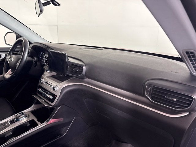 2021 Ford Explorer XLT w/ CAPTAIN CHAIRS