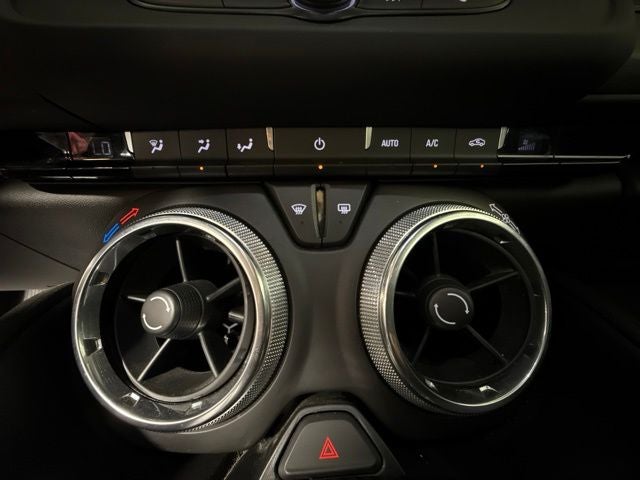 2021 Chevrolet Camaro LT1 w/ APPLE CARPLAY