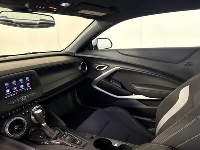 2021 Chevrolet Camaro LT1 w/ APPLE CARPLAY