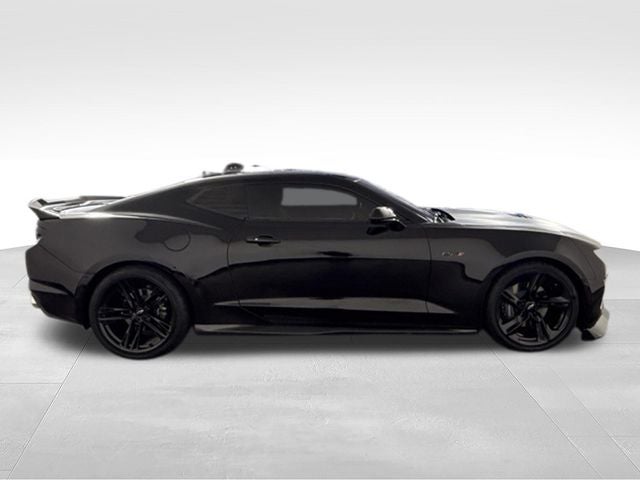 2021 Chevrolet Camaro LT1 w/ APPLE CARPLAY