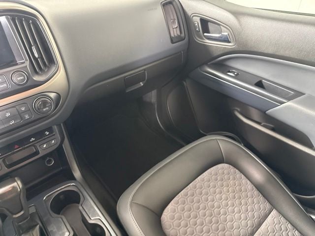 2017 Chevrolet Colorado Z71 w/ HEATED SEATS