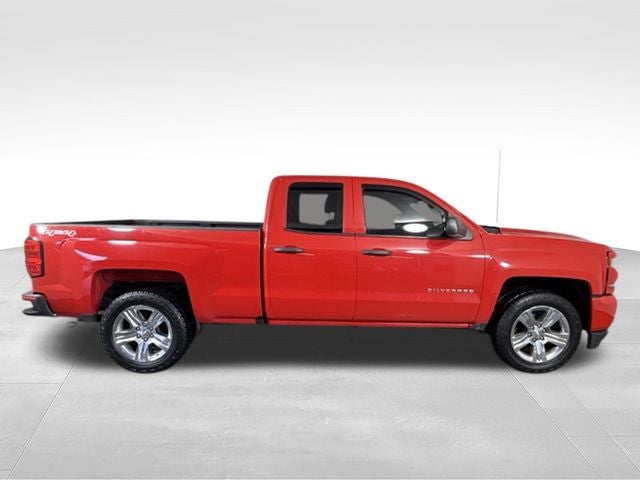 2017 Chevrolet Silverado 1500 Custom w/ APPLE CARPLAY