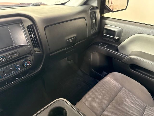 2017 Chevrolet Silverado 1500 Custom w/ APPLE CARPLAY