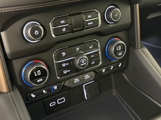 2023 Chevrolet Tahoe High Country w/ PANO ROOF