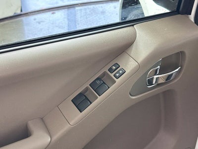 2016 Nissan Frontier SV w/ HEATED SEATS