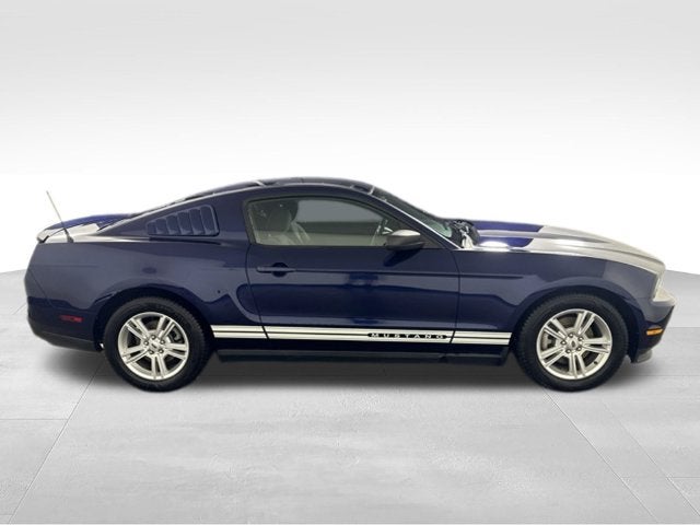 2012 Ford Mustang V6 w/ CLEAN CARFAX