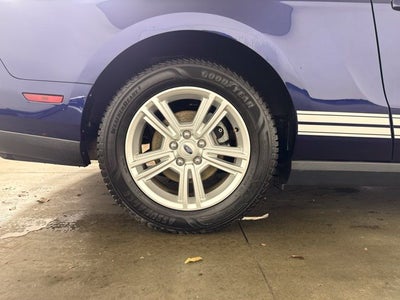 2012 Ford Mustang V6 w/ CLEAN CARFAX