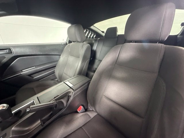 2012 Ford Mustang V6 w/ CLEAN CARFAX