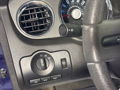 2012 Ford Mustang V6 w/ CLEAN CARFAX
