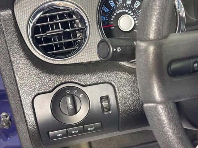 2012 Ford Mustang V6 w/ CLEAN CARFAX