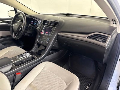 2019 Ford Fusion SE w/ APPLE CARPLAY