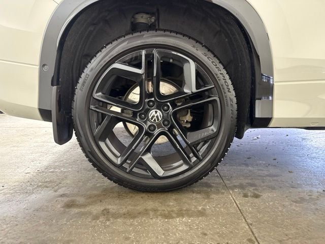 2025 Volkswagen Tiguan 2.0T SE R-Line Black w/ HEATED SEATS