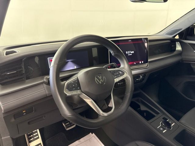 2025 Volkswagen Tiguan 2.0T SE R-Line Black w/ HEATED SEATS
