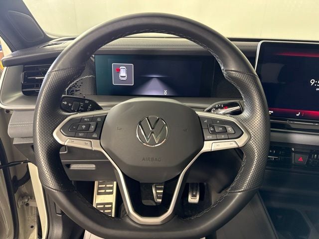 2025 Volkswagen Tiguan 2.0T SE R-Line Black w/ HEATED SEATS