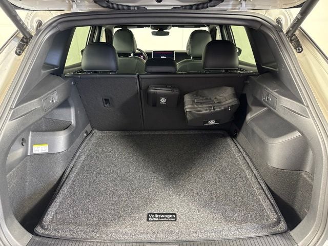 2025 Volkswagen Tiguan 2.0T SE R-Line Black w/ HEATED SEATS