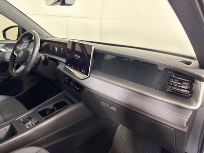 2025 Volkswagen Tiguan 2.0T SE R-Line Black w/ HEATED SEATS
