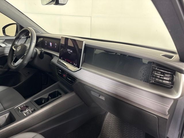 2025 Volkswagen Tiguan 2.0T SE R-Line Black w/ HEATED SEATS