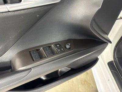 2023 Toyota Camry SE w/ APPLE CARPLAY