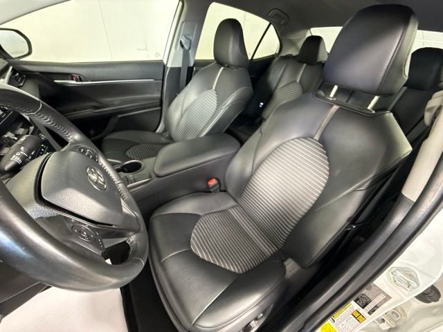 2023 Toyota Camry SE w/ APPLE CARPLAY