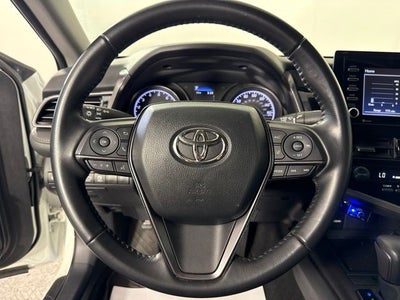 2023 Toyota Camry SE w/ APPLE CARPLAY