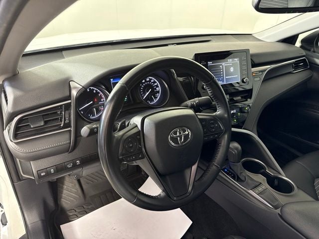 2023 Toyota Camry SE w/ APPLE CARPLAY