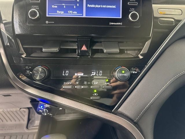 2023 Toyota Camry SE w/ APPLE CARPLAY