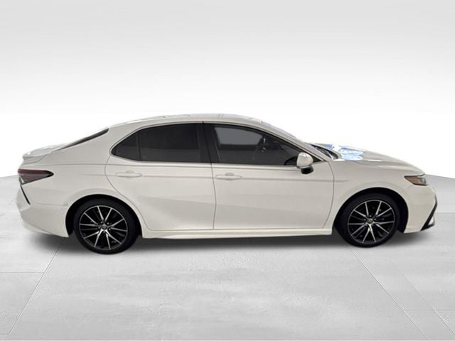 2023 Toyota Camry SE w/ APPLE CARPLAY