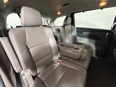 2016 Honda Odyssey Touring w/ REAR ENTERTAINMENT