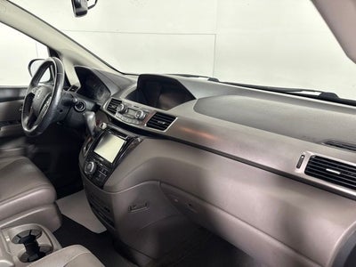 2016 Honda Odyssey Touring w/ REAR ENTERTAINMENT