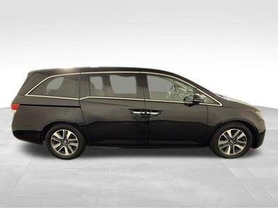 2016 Honda Odyssey Touring w/ REAR ENTERTAINMENT