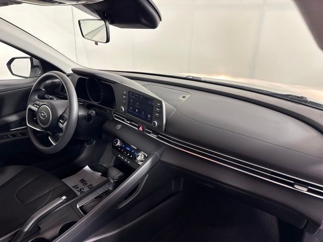 2021 Hyundai Elantra SEL w/ APPLE CARPLAY