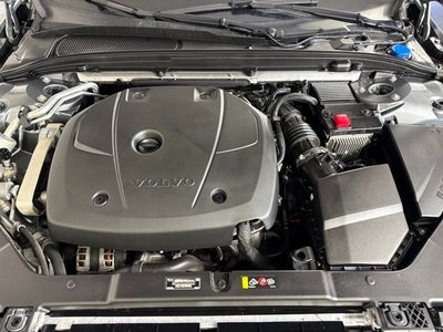 2019 Volvo S60 T6 Momentum w/ PANO MOONROOF