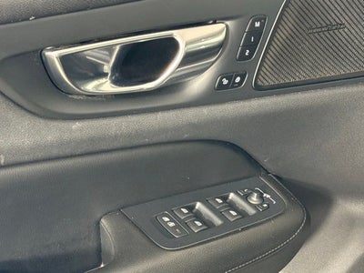 2019 Volvo S60 T6 Momentum w/ PANO MOONROOF