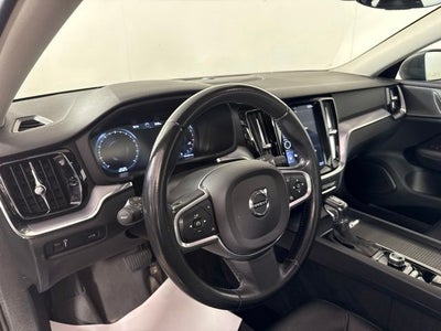 2019 Volvo S60 T6 Momentum w/ PANO MOONROOF